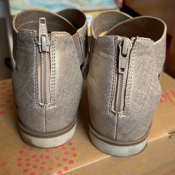 Söfft sandals in nude/gold/silver in size 8 - Picture 3 of 7
